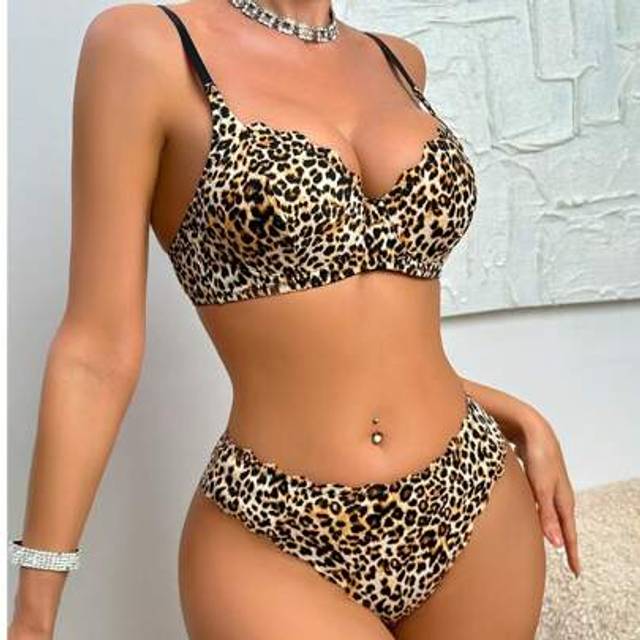 SHEIN 1 Set Women Solid & Leopard Print Comfortable Wire-Free Lingerie Bra & Panty Set