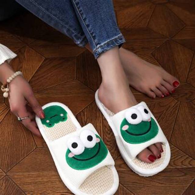SHEIN Frog Pattern Linen Thermal Slippers Couples Home Indoor Non-Slip Thick Bedroom Slippers For Pregnant Women, Travel