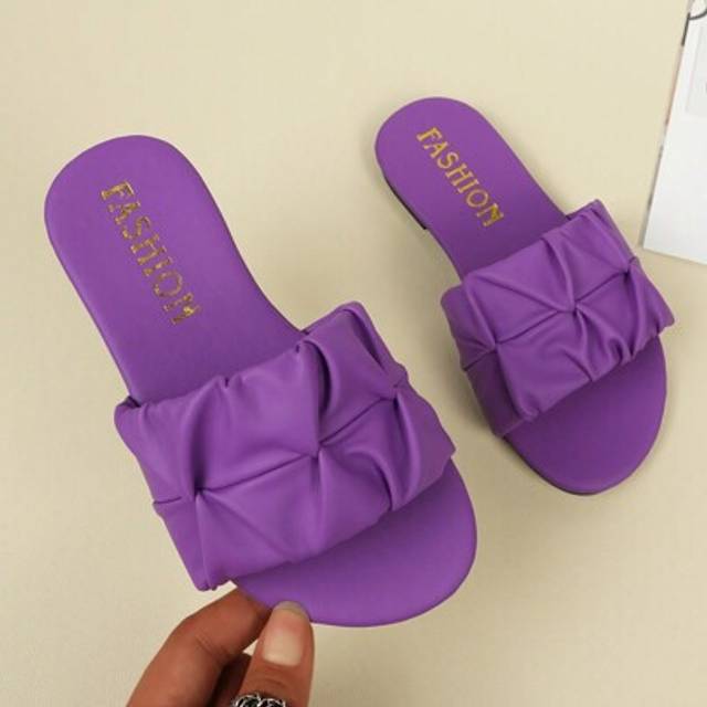 SHEIN Children Fashion Outdoor Sandals Summer Square Toe Flat Shoes Strap Sandals New Style Girls Shoes Stylish Beach Slippers