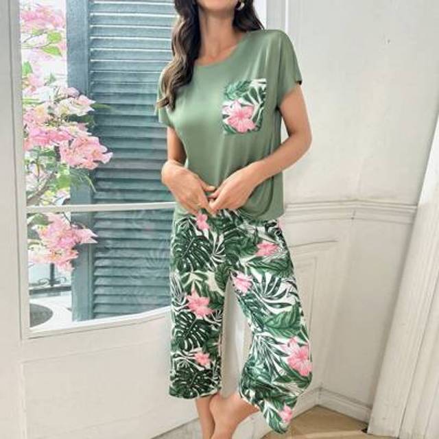 SHEIN Casual Floral Print Short Sleeve & Capri Pants Pajama Set With Contrast Pockets Women S Pajama Women S Pajama Pants Women Pj Set Short Women Nighty Ca