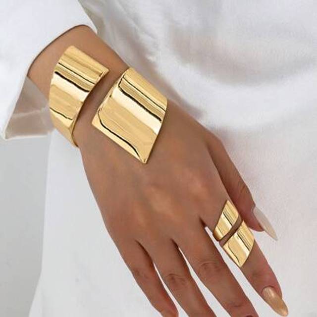 SHEIN 1 Set Golden Color Geometric Cuff Bangle Bracelet Chunky Ring Jewelry Set , Matching Bangle Ring , Minimalist Chunky Bangle Ring Set For Women