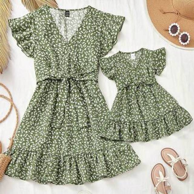 SHEIN Baby Girl 1pc Summer Cute Ditsy Floral Short Sleeve Dress (Mommy And Me Matching Outfits, 2pcs Are Sold Separately)