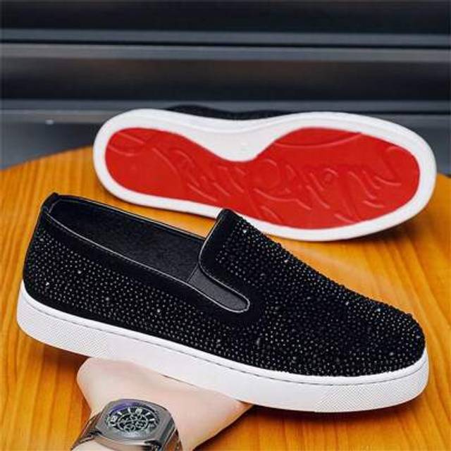 SHEIN Men&#39;s Sneakers Punk-Style Metal Rivet Decor Front/Back Heel Rivet Metal Shiny Low-Top Skateboard Shoes Niche Classics Black&White Color Block Super Fi