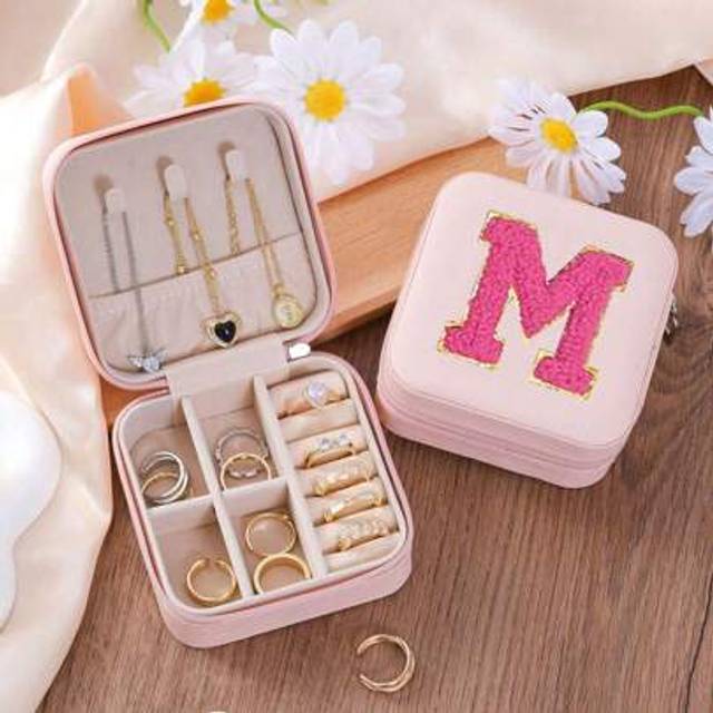 SHEIN 1pc Letter Zipper Jewelry Storage Box, Small PU Leather Travel Jewelry Storage Box, Double-Layer Portable Mini Jewelry Display And Storage Box, Pink T