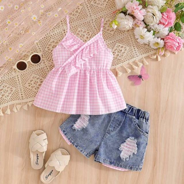SHEIN Girls (Small Size) Cute Plaid Camisole Top & Denim Shorts Casual Set, Suitable For Summer