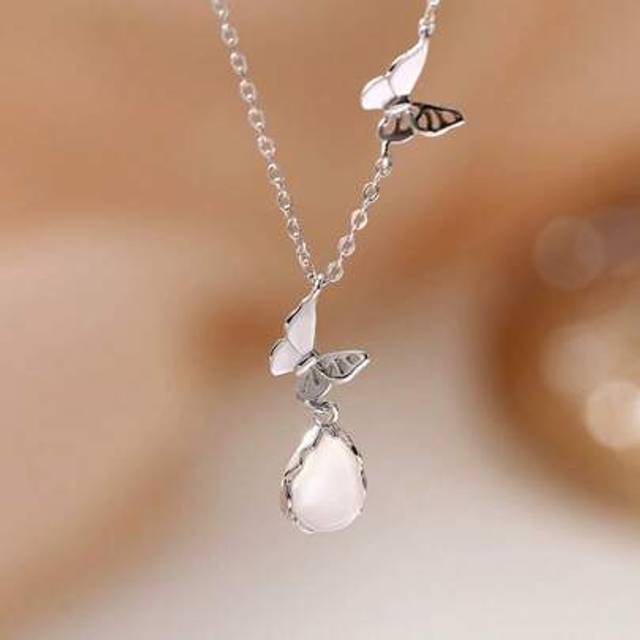 SHEIN 1pc Minimalist High-End Aesthetic Crystal Water Drop Butterfly Pendant Clavicle Necklace, Versatile Best Friend/Confession Gift
