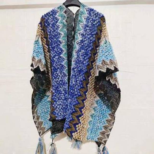 SHEIN 110x125cm Fashion Outerwear Knitted Shawl Tourism  Retro Cloak Tourism Cloak Tassel Scarves Vacation Party Gif