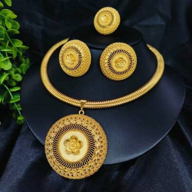 SHEIN 3pcs Gold-Plated Jewelry Set: Pendant Necklace, Earrings, Ring - Stylish For Women, Suitable For European, Middle Eastern, Dubai, Bride, Wedding, Part