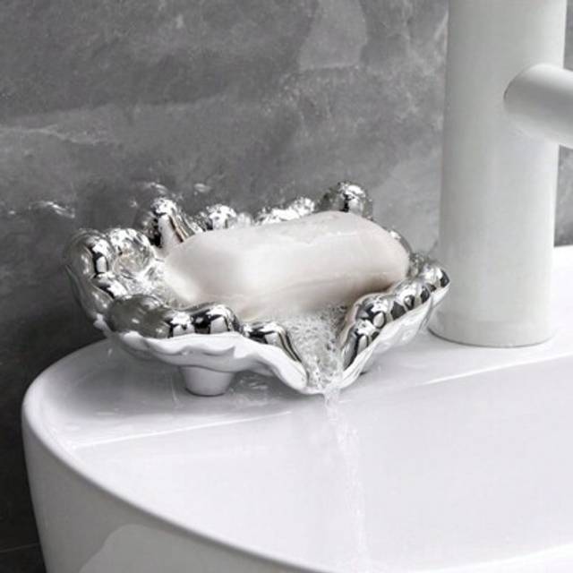 SHEIN 1PC Cloud Shaped Soap Dish Creative Non Punch Soap Holder Drain Sink Soap Tray Durable Plastic Bathroom Decor For Home Holiday Gift Christmas Decorati