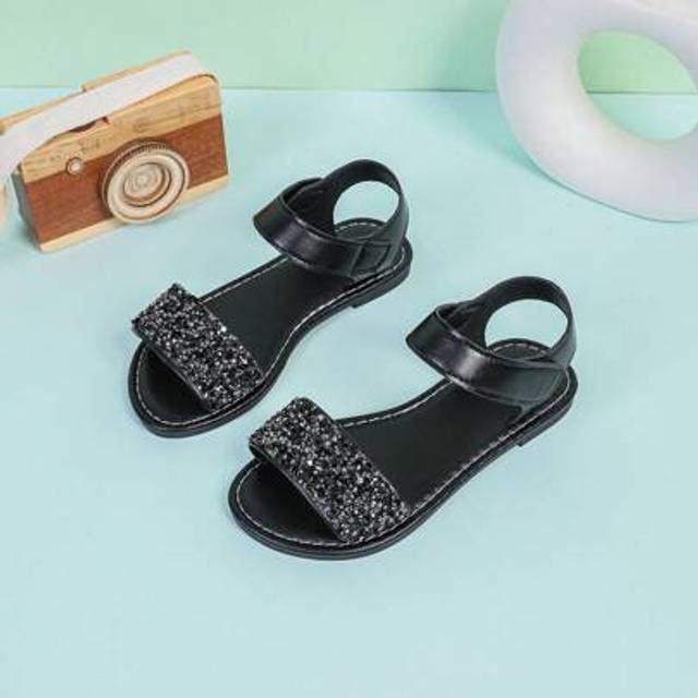 SHEIN 1 Pair Girls&#39; Black Bling Bling PU Flat Sandals With Strap Hook And Loop Design, Round Toe, Non-Slip Sole, Fashion Cute Roman Sandals Suitable For 3-1