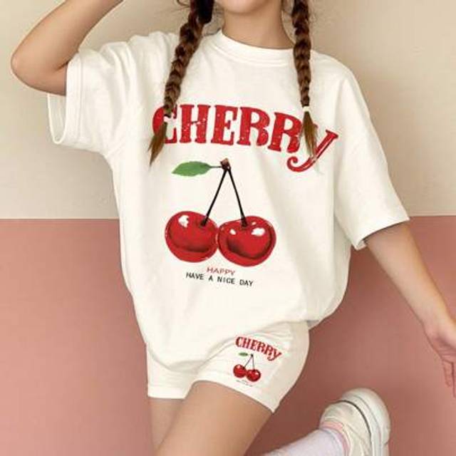 SHEIN Vintage Cherry Pattern Tween Girls Casual Loose Fit Short Sleeve T-Shirt And Shorts 2 Pieces Set, Suitable For Summer