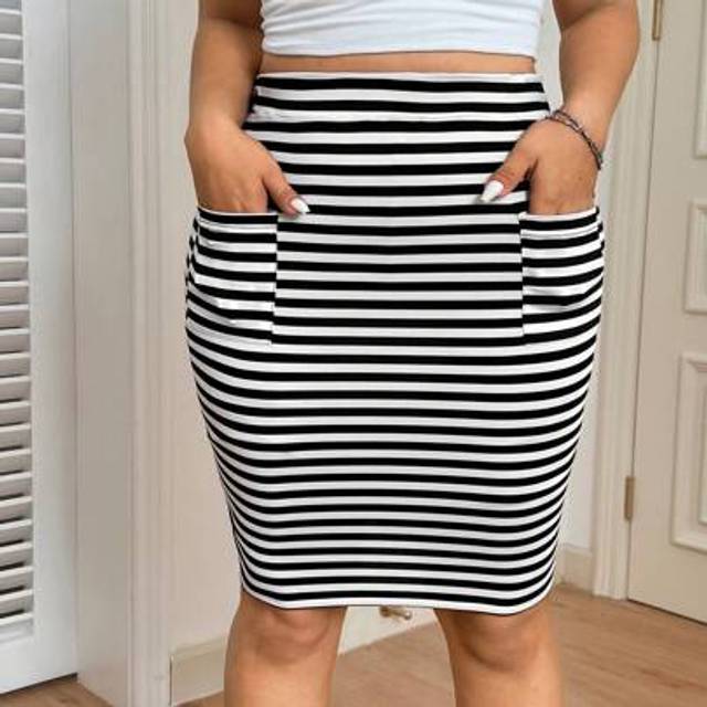 SHEIN Plus Size Women&#39;s Summer Casual Black White Striped Print Patchwork Pocket Fitted Pencil Skirt