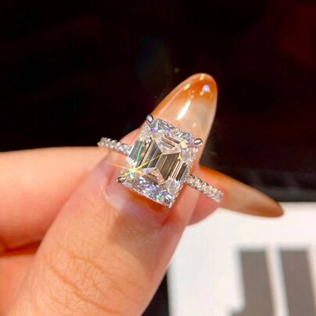 SHEIN 1pc 4ct Baguette Design D Color Moissanite Diamond Women&#39;s Engagement Ring, S925 Sterling Silver Simple Romantic Ring, Eternity Ring, Wedding Annivers