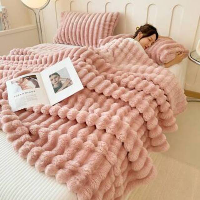 SHEIN 1pc Soft & Warm Solid Striped Flannel Blanket, Multifunctional Throw Blanket Suitable For Bed, Sofa, Travel, Office, Bedroom Decor, All Seasons, Perfe