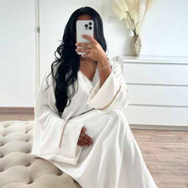 SHEIN 1pc Women&#39;s Long Sequin Trim Shiny Dress, Fashionable Batwing Sleeve Rhinestone Decor Abaya Robe, Versatile For Everyday Wear With Hijab, Modest