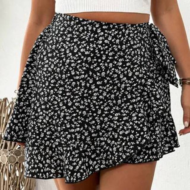 SHEIN Plus Size Casual Ditsy Floral Tie-Up Wrap Skirt