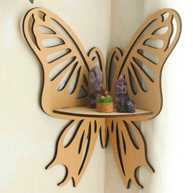 SHEIN 1pc Enchanting And Artistic Butterfly - Shaped Wall Shelf. Crafted In A Natural Wood Tone, It Showcases An Intricate Butterfly Design With Delicate Cu