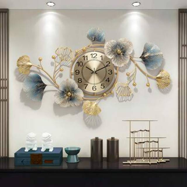 SHEIN 1pc Elegant Ginkgo Leaf Wall Clock - Silent, Luxury Metal Design, Suitable For Living Room, Bedroom, Kids Room And Outdoor Garden Decor - Battery Powe