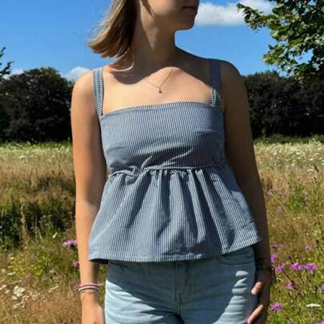 SHEIN Women Solid Color Striped Babydoll Cami Tank Tops Y2k Slim Fit Bow Tie Back Camisole Square Neck Sleeveless Backless Ruffle Hem Peplum Vest Summer Goi