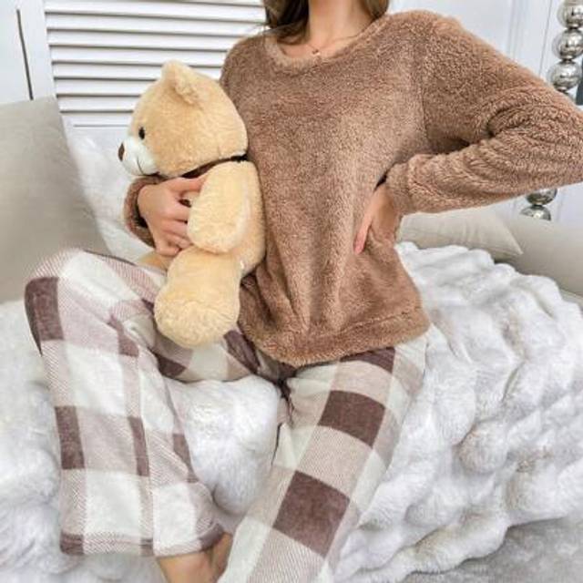 SHEIN 2pcs/Set Solid Color Fluffy Sweatshirt And Plaid Pants Pajama Set, Winter