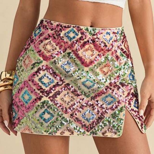 SHEIN Spring And Summer Ladies&#39; Heavy Shiny Embroidered Sequins Mid-Low Waist Mini Slit Short Skirt/Seaside Beach Vacation Skirt/Holiday Embroidered Sequin