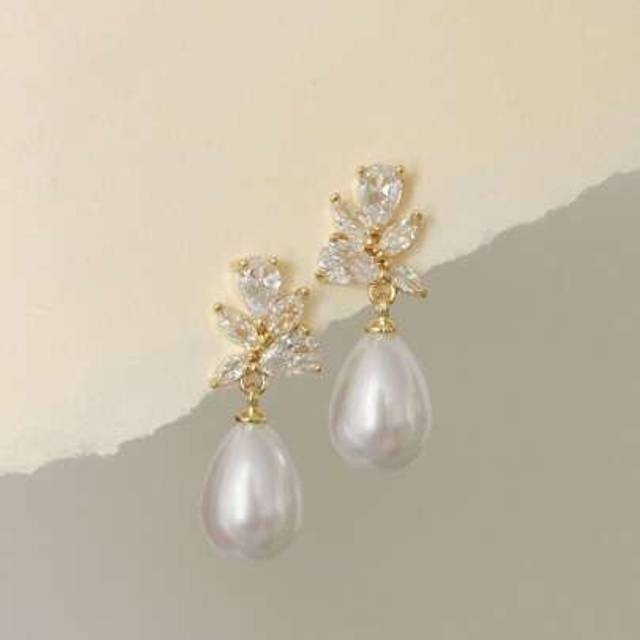 SHEIN 2pcs Copper Alloy Dainty Crystal And Teardrop Pearl Drop Earrings With Cubic Zirconia Flowers And Leaves - Ideal Gift For Women - Bridal Jewelry For W