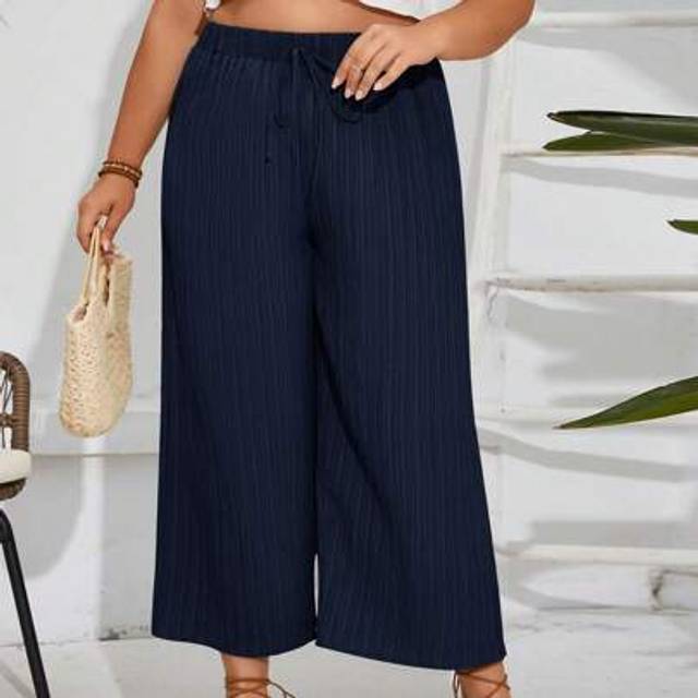 SHEIN Plus Size Vacation,Solid Color Textured Lace-Up Cropped Wide-Leg Pants