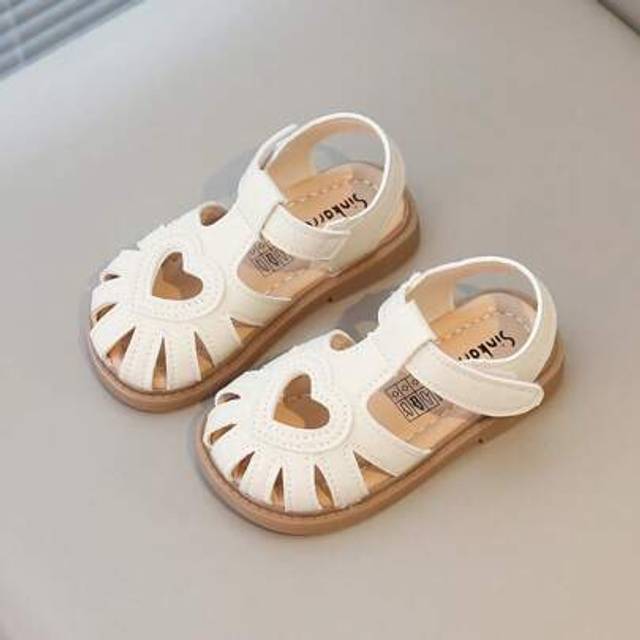 SHEIN New Baby Girls Heart Decor Closed Toe Sandals, Soft Skid-Proof Sole, Comfortable & Lightweight, Suitable For Summer