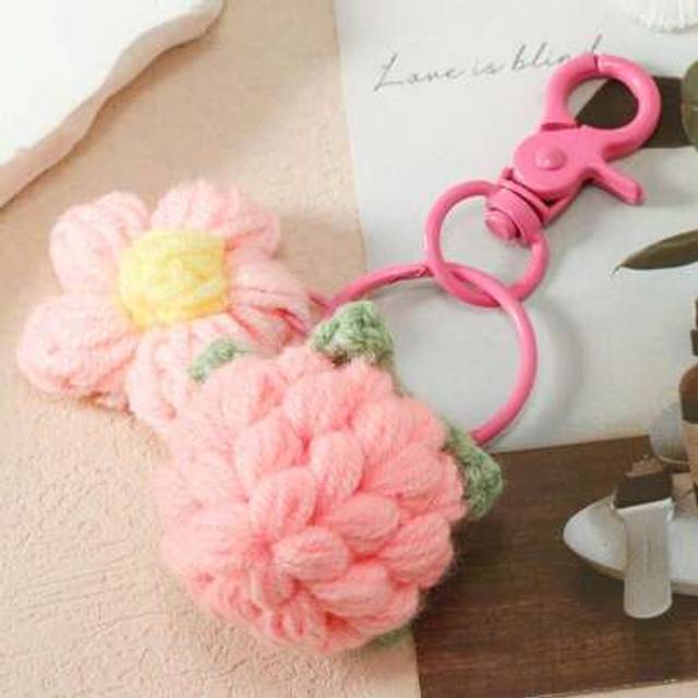 SHEIN Handmade Woven Flower & Strawberry Shape Decoration 1pc Plush Keychain Crochet School Supplies Teacher Gifts Back To School Teacher Accessories