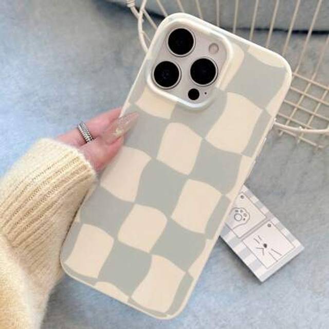 SHEIN Check Pattern1pc GUCADI Glossy Black Twisted Plate, Compatible With Apple Phone Case