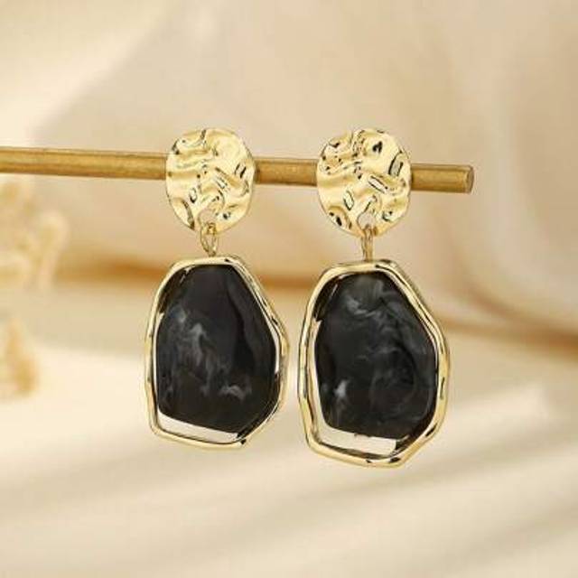 SHEIN 1 Pair Bohemian High-End Resin Fashion Classic Versatile Earrings