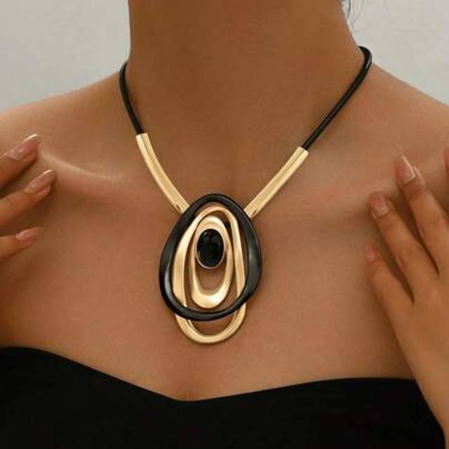 SHEIN 1pc Women Fashion Pendant Necklace, Vintage Multicolor Hollow Circle Heart Geometric Leather Cord Long Sweater Chain, Versatile Everyday Wear