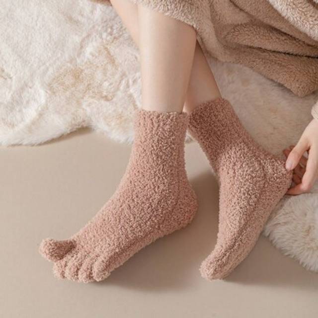 SHEIN 1 Pair Women&#39;s Toe Socks For Running Five Finger Socks With Athletic  Soft Cabin Warm Socks Thick Knit Cozy Winter Socks For Women Gift