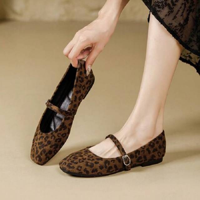 SHEIN Women&#39;s Fashion Square Toe Leopard Print Slip-On Flats, Versatile Office Casual Outdoor Wear Stylish Mary Jane Shoes