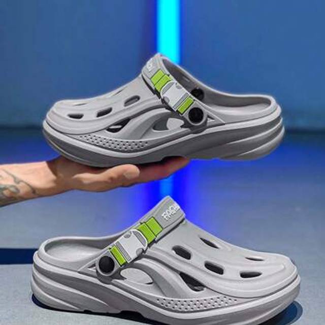 SHEIN Men&#39;s Hollow Out Slip-On Sandals, Summer Outdoor Anti-Collision Closed Toe Slides, Non-Slip Wear-Resistant Beach & Indoor Thick Sole Slippers