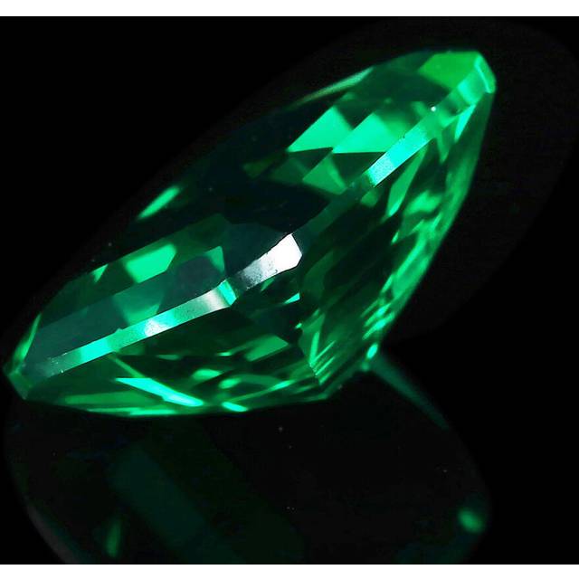(B) Clarity AAA Synthetic Green Emerald Diamond Sapphire Cut 10x12mm Loose Gems Decorations