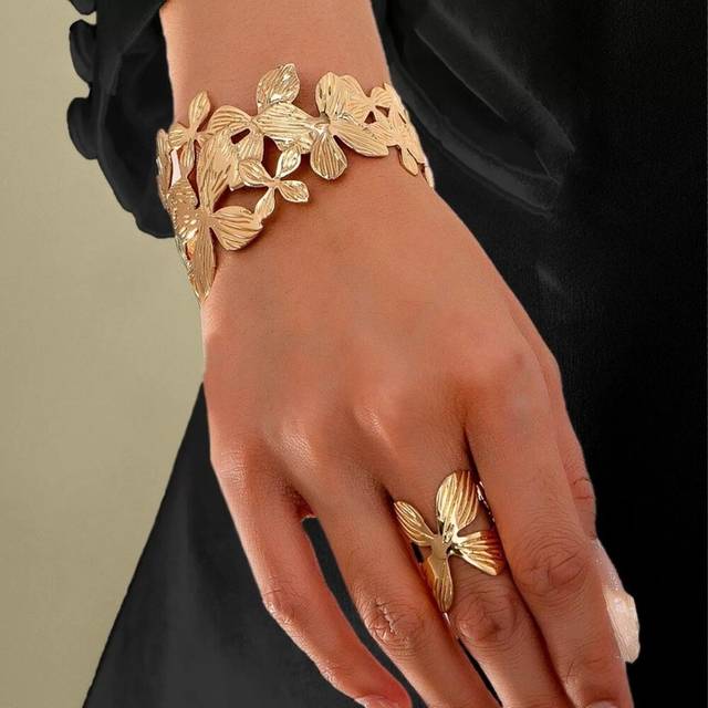 Exquisite hollow bangle gold/silver open bracelet arm accessories