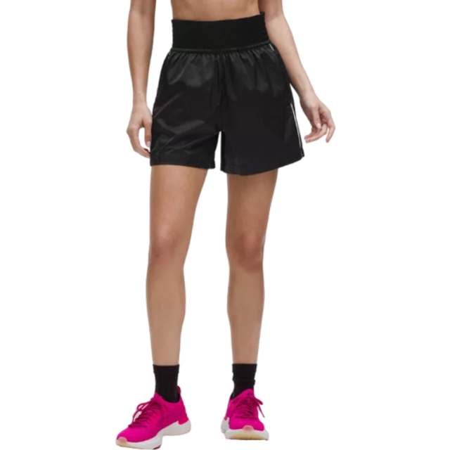 lululemon – Shorts mit superhohem Bund aus Stretch-Nylon-Satin für Frauen – 13 cm – Größe XS in Black/White