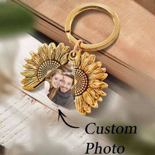 SHEIN 1pc Custom Sunflower Photo Keychain, Personalized Sunflower Keychain, Custom Photo Stainless Steel Keychain, Personalized Sunflower Locket Keychain, C