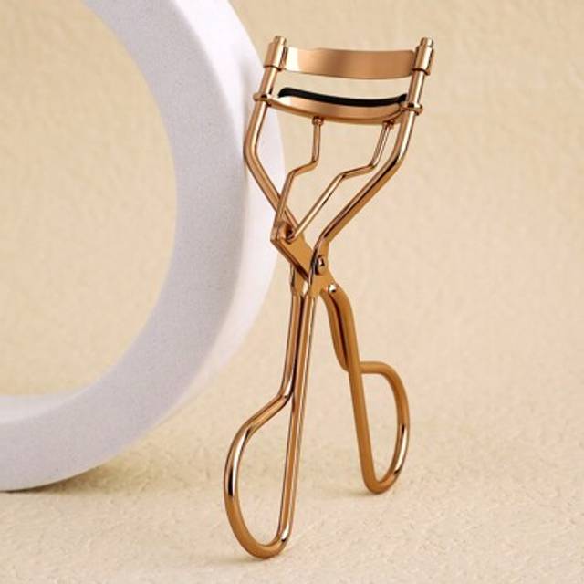 SHEIN 1pc Gold Silicone Pad Eyelash Curler, 1pc Stainless Steel Eyelash Curler, Lasting Shaping Big Eyes, No Damage To Eyelashes, Suitable For Daily Makeup
