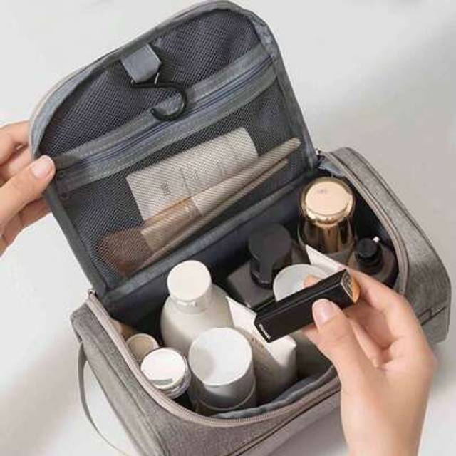 SHEIN A Large Capacity Fashionable Hanging Travel Wash Bag, Ladies&#39; Makeup Storage Box, Men&#39;s Shaving Cleaning Pouch, Made Of High-Quality Waterproof Fabric