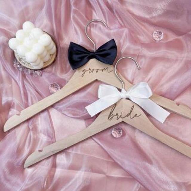 SHEIN 2pcs Wooden Wedding Clothes Hanger, Suit And Dress Clothes Hanger, Bridal And Groom Clothes Hanger With Ribbon, Very Suitable For Wedding Dresses And