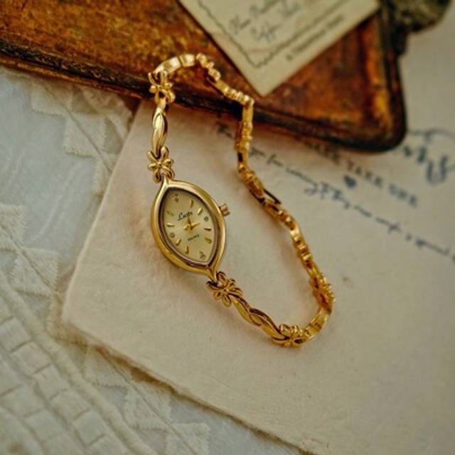 SHEIN 1pc New French Vintage Gold Small Dial Fashion Simple Elegant Luxury Petite Waterproof Women Quartz Watch, Suitable For Daily, Evening Party And Other