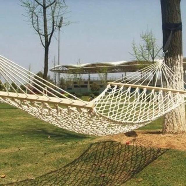 SHEIN 1pc Outdoor Mesh Hammock, Single Person Rope & Wooden Bar Swing Hammock, Beach Slouchy Chair, Hawaiian Hammock, Lightweight Travel Camping Hammock, Ha