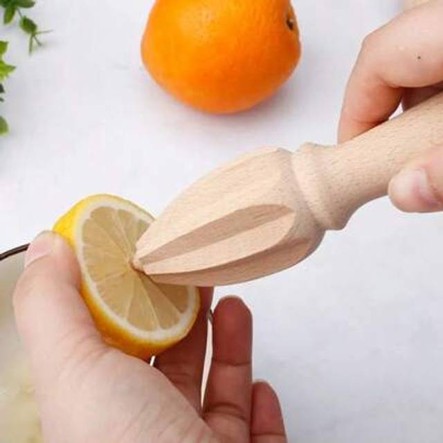 SHEIN 2pcs/1pc Natural Wooden Lemon Squeezer, Ash Wood Juicer, Manual Lemon Reamer, Wooden Lemon Mallet