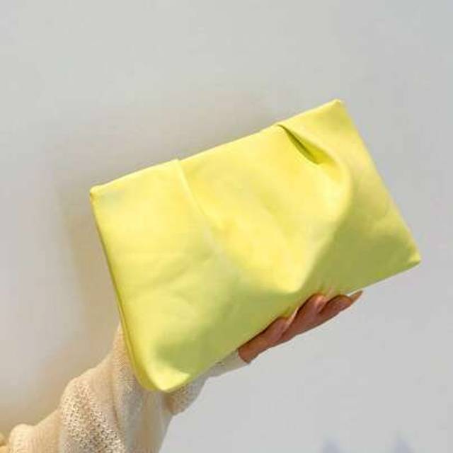 SHEIN New Spring/Summer Fashion Solid Color Clutch Bag, Pleated Cloud Clutch, Casual Envelope Bag, Cosmetic Bag, Travel Accessory Bag, Inner Liner Bag, Toil