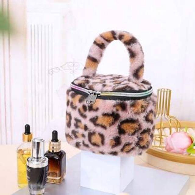 SHEIN Leopard Print Plush Makeup Bags Soft Large Capacity Women&#39;s Cosmetic Pouch With Handle Portable Cosmetic Storage Organizer Women