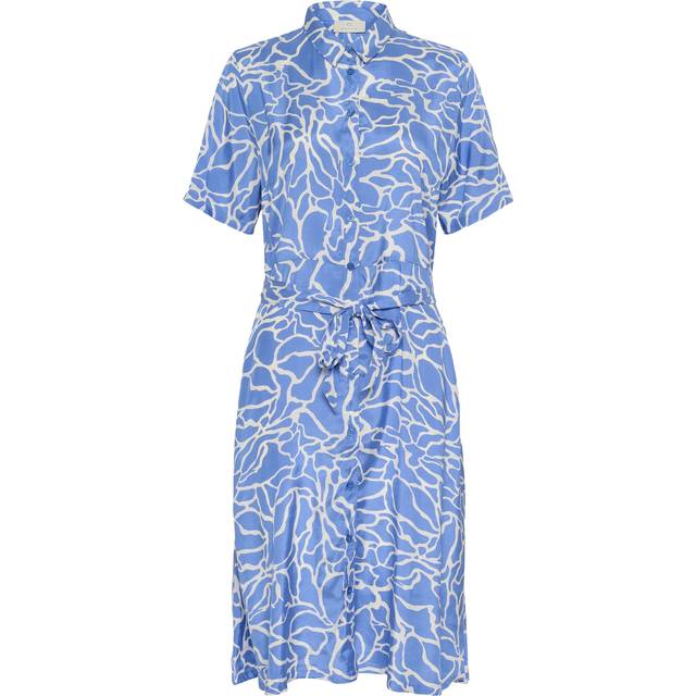 Emine Dress - Ultramarine W. Chalk Pri - Danish brand KAFFE has been offering timeless collections adorned with feminine details since 1993. The label offers a range of versatile, minimalistic styles that look and feel great, making your daily edit stylish and effortless.