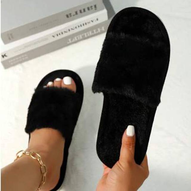 SHEIN Women&#39;s Fashionable Faux Fur White Fluffy Slippers, Bridesmaid Slippers, Lightweight Indoor Floor House Slippers For Winter