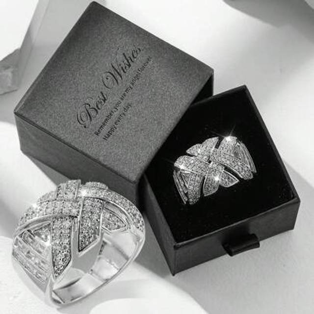 SHEIN Deluxe Gift Box Cubic Zirconia Inlaid Copper Imitation Diamond Ring, Unique & Fashionable Design Suitable For Ladies Wedding, Engagement, Party Wear A